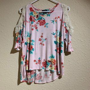 Rue 21 Pink Floral Top Size Medium